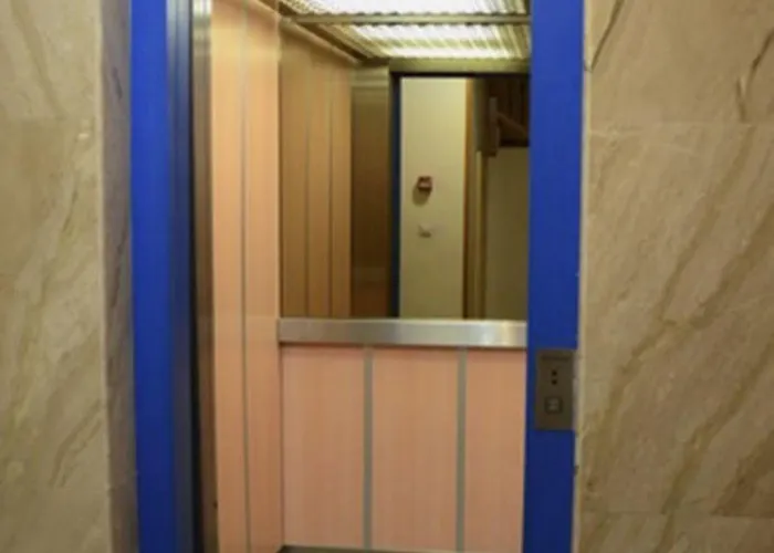 Auhabitat Zaragoza, Edificio De Turisticos Saragozza